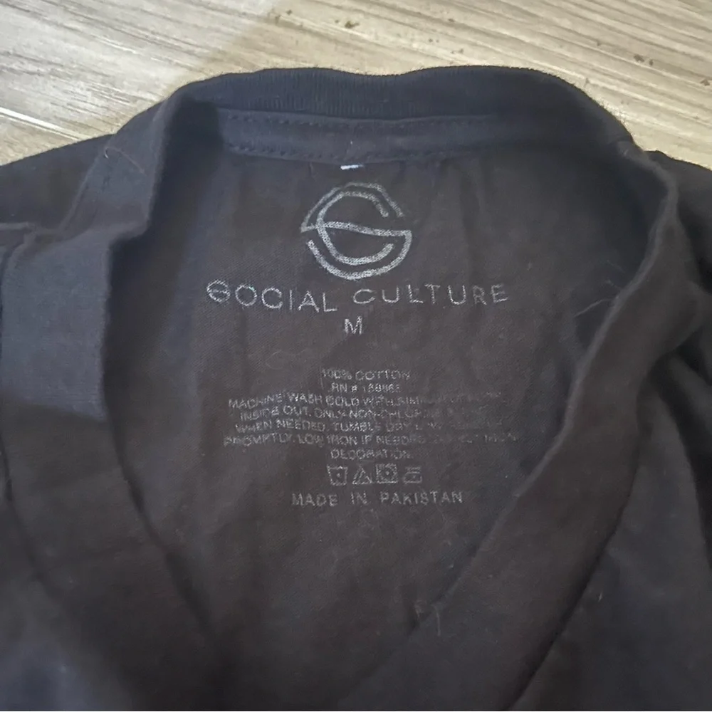 Social Culture black with white Skeleton floral butterfly design Tee size medium - Picture 4 of 4